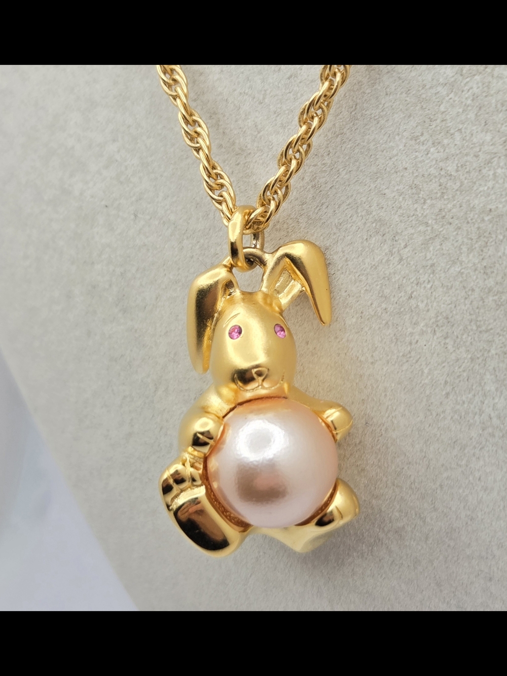 Vintage Joan Rivers Long Bunny Pendant Necklace 30” Gold Tone Pink Faux Pearl